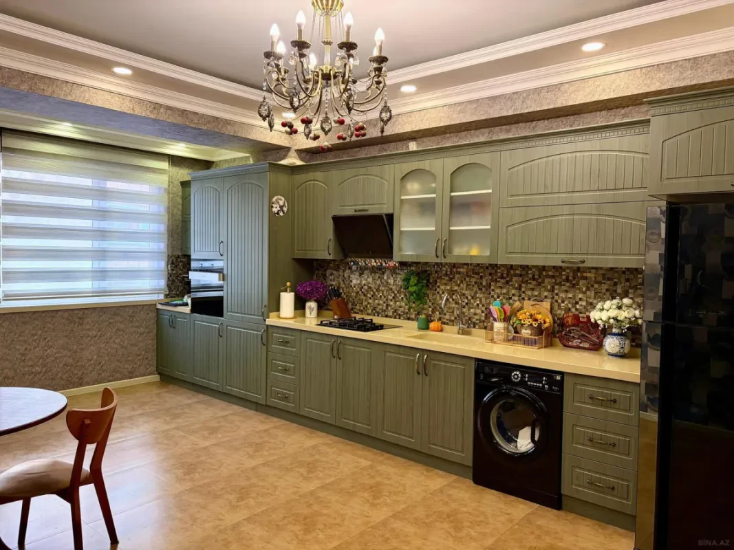 Satılır 3 otaqlı mənzil 136 m²