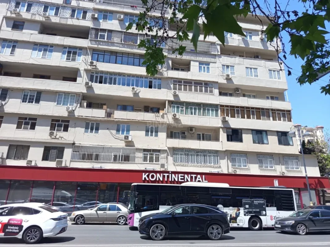 Satılır 4 otaqlı mənzil 120 m²