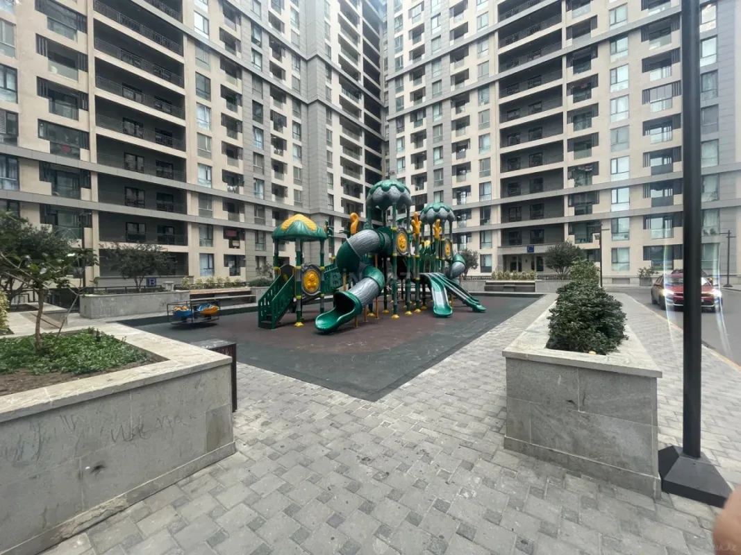 Kirayə verilir 2 otaqlı mənzil 82 m²