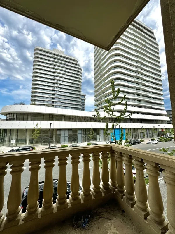 Satılır 3 otaqlı mənzil 144 m²