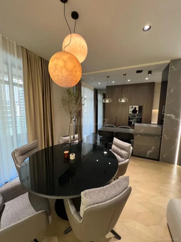 Satılır 3 otaqlı mənzil 148 m²