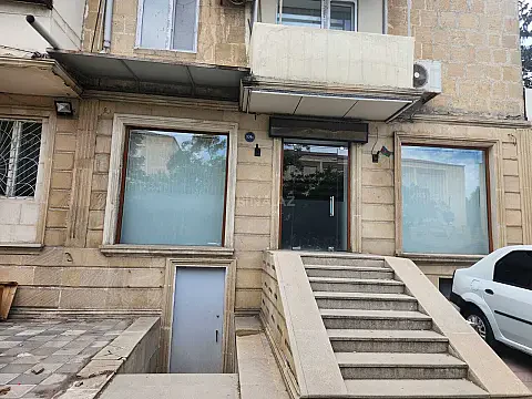 Kirayə verilir 1 otaqlı ofis 136 m² — Bakı 1 otaq 136.00 m²