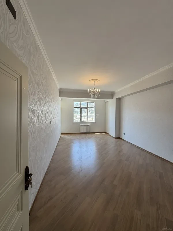 Satılır 3 otaqlı mənzil 125 m²