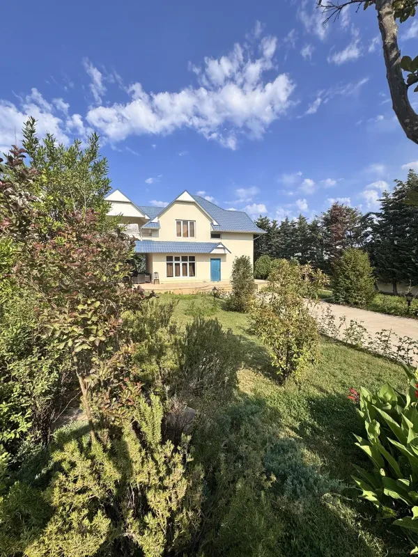 Satılır 5 otaqlı həyət evi 200 m²
