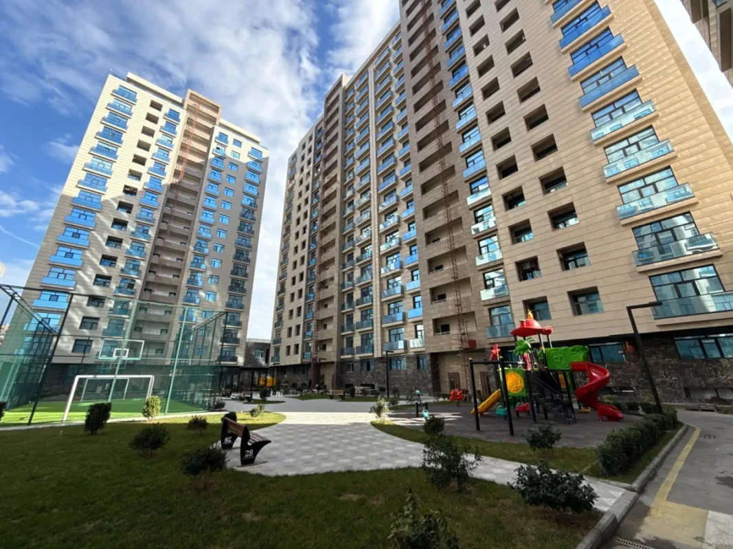 Satılır 4 otaqlı mənzil 194 m²