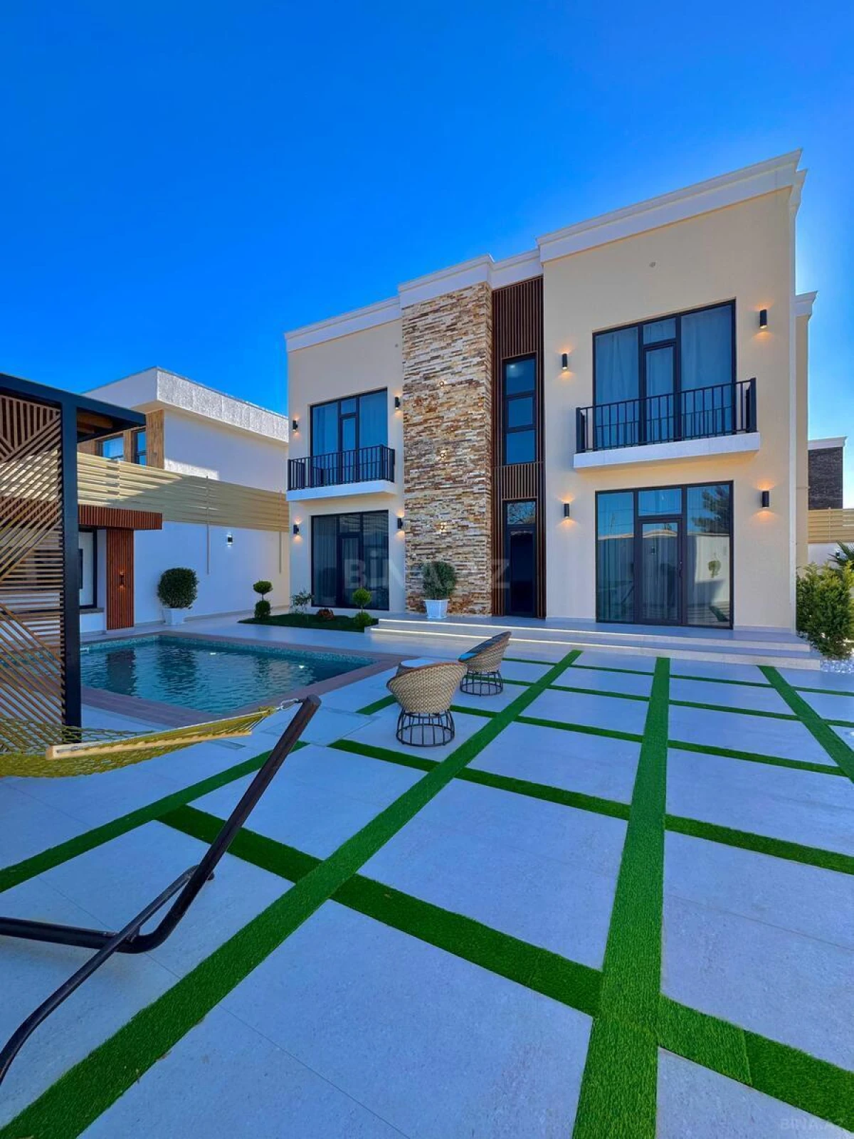 Satılır 5 otaqlı həyət evi 250 m²