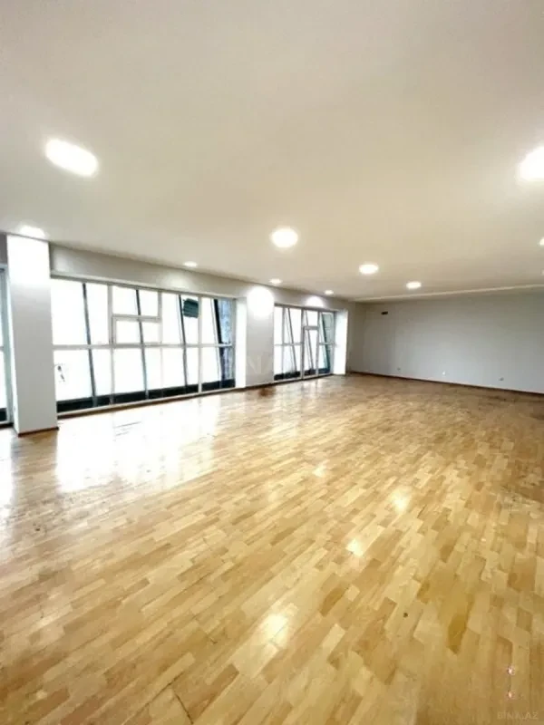 Kirayə verilir 5 otaqlı ofis 200 m²
