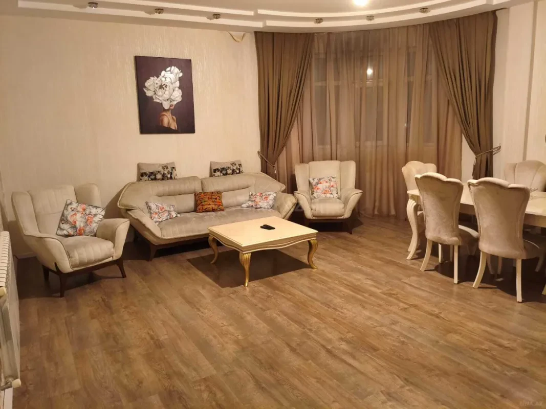 Kirayə verilir 3 otaqlı mənzil 124 m²