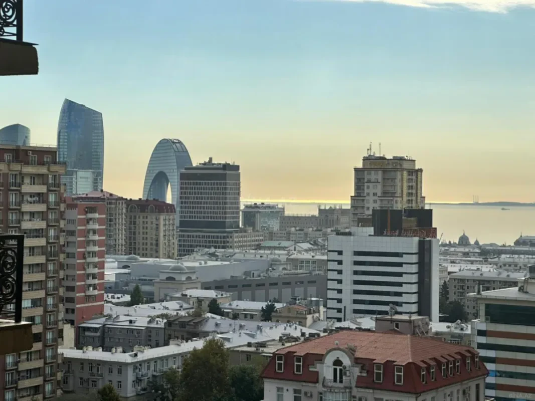 Satılır 3 otaqlı mənzil 160 m²