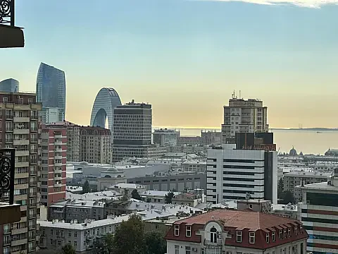 Satılır 3 otaqlı mənzil 160 m² — Bakı 3 otaq 160.00 m²