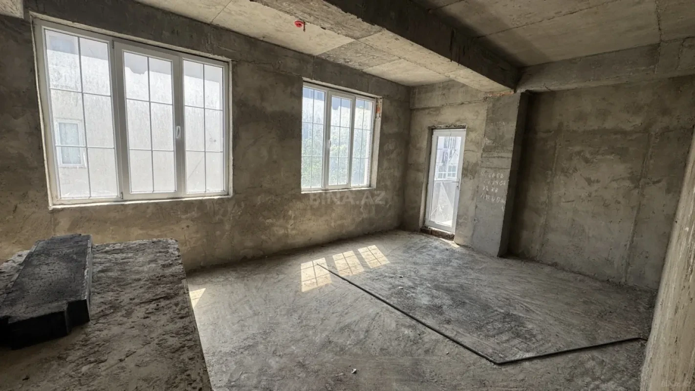 Satılır 4 otaqlı mənzil 127 m²