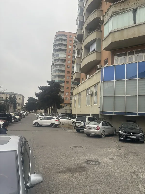 Satılır 4 otaqlı mənzil 155 m²