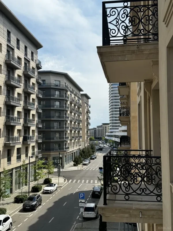 Satılır 5 otaqlı mənzil 209 m²