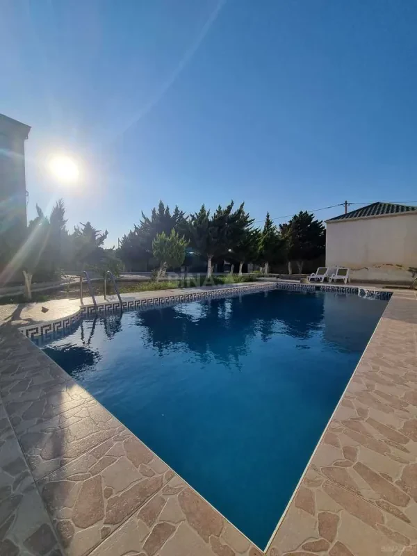 Kirayə verilir 7 otaqlı həyət evi 300 m²