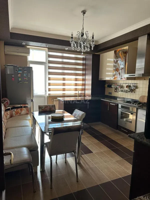 Kirayə verilir 4 otaqlı mənzil 212 m²