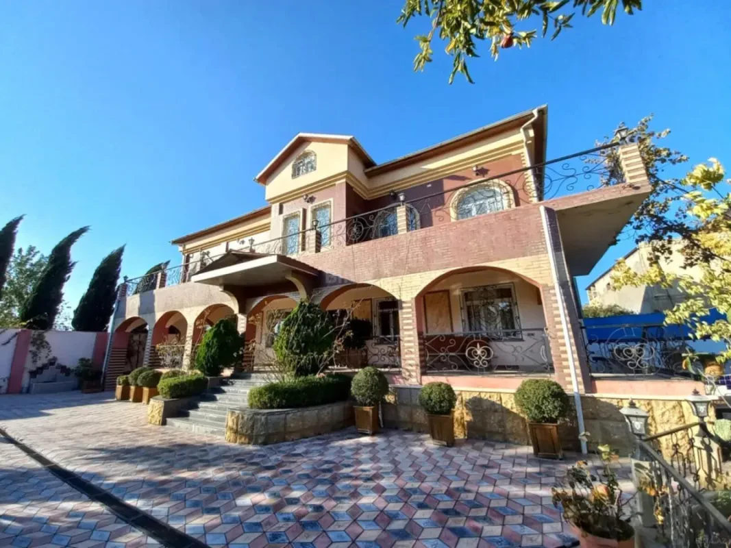 Satılır 6 otaqlı həyət evi 600 m²