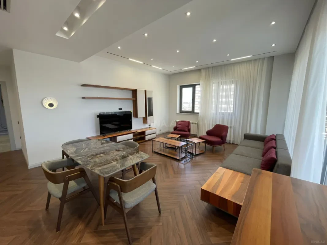 Kirayə verilir 4 otaqlı mənzil 170 m²