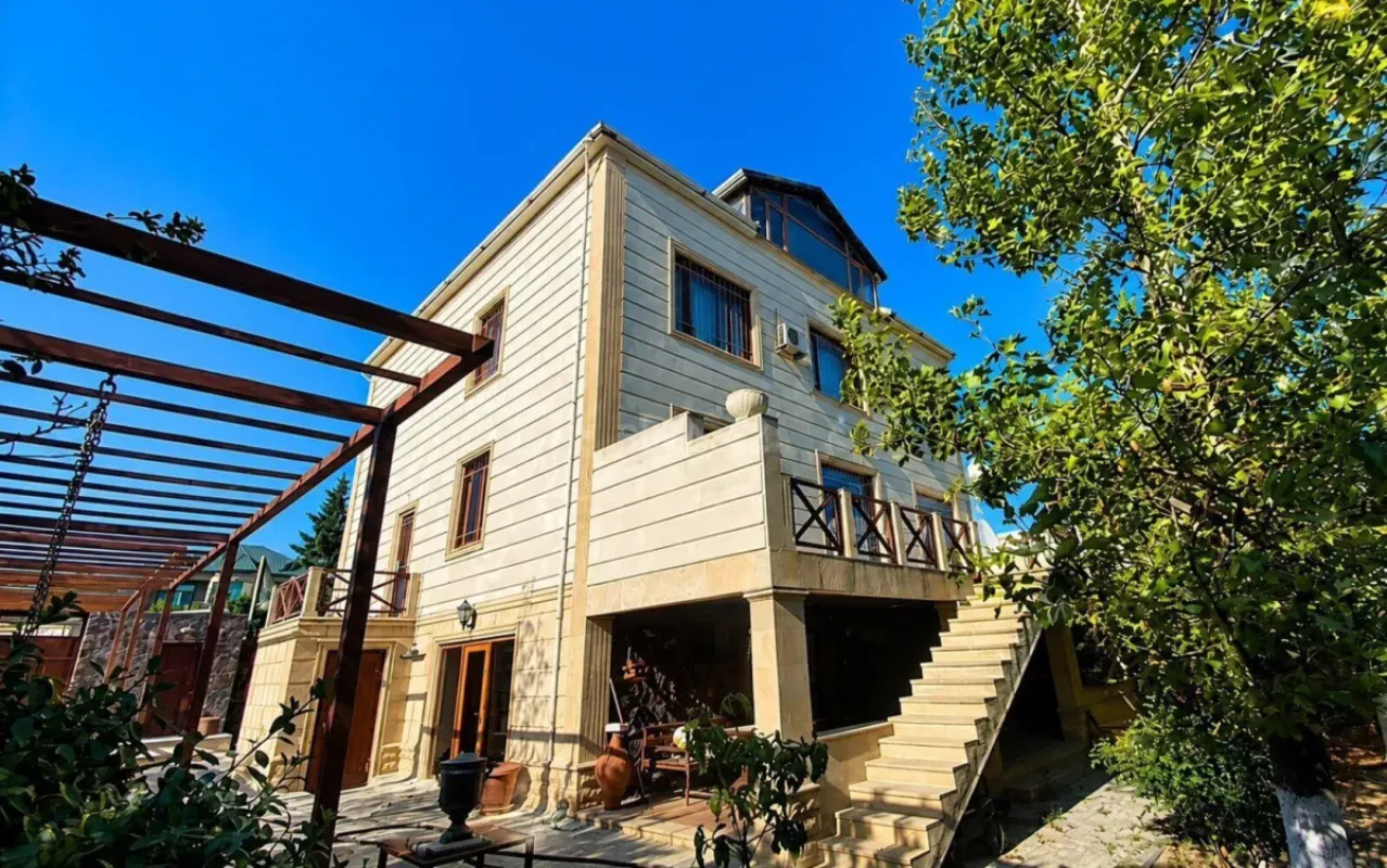 Satılır 6 otaqlı həyət evi 600 m²