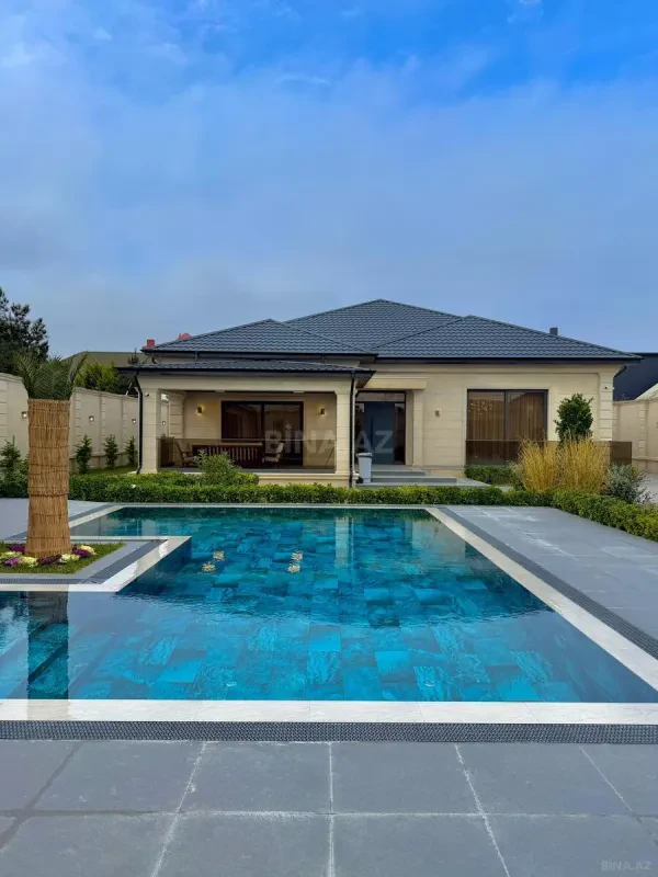 Satılır 5 otaqlı həyət evi 300 m²