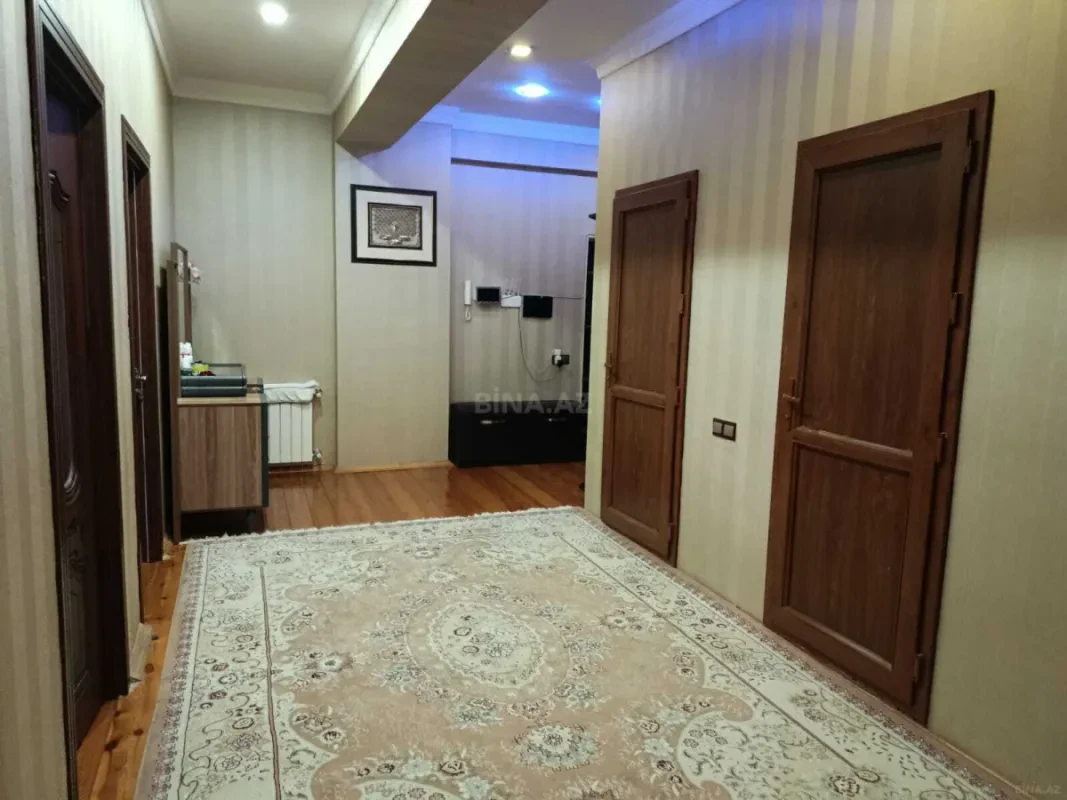 Satılır 3 otaqlı mənzil 126 m²
