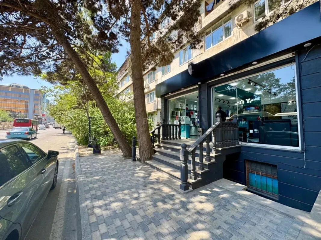Satılır obyekt 220 m²