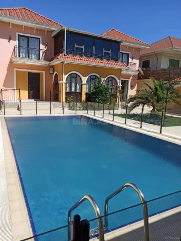 Satılır 7 otaqlı həyət evi 500 m²