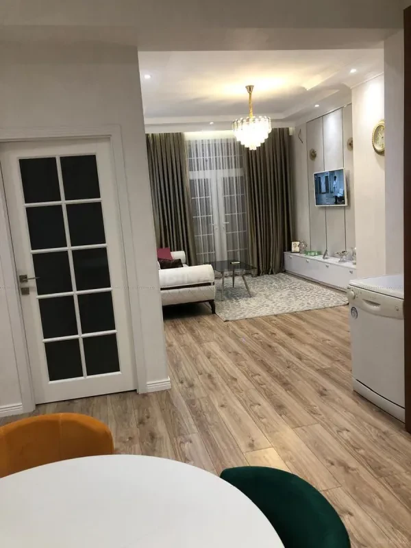 Kirayə verilir 2 otaqlı mənzil 67 m²