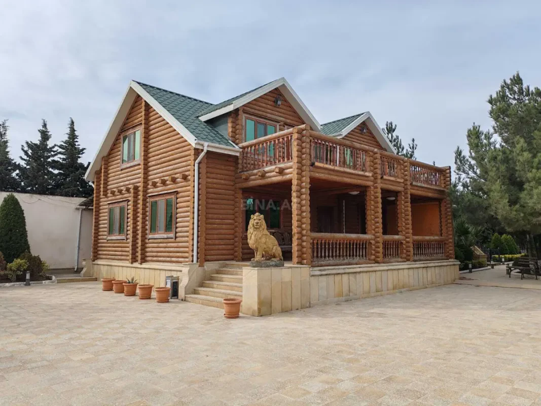 Satılır 10 otaqlı həyət evi 600 m²