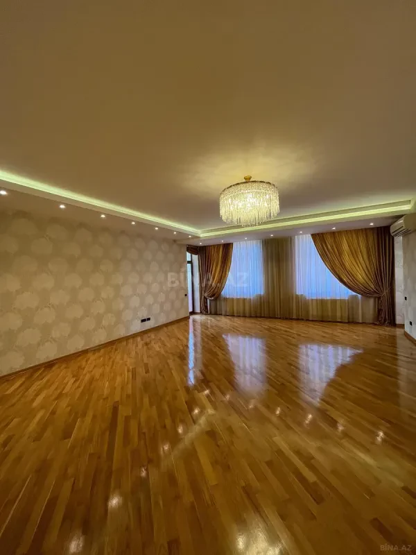 Satılır 4 otaqlı mənzil 215 m²