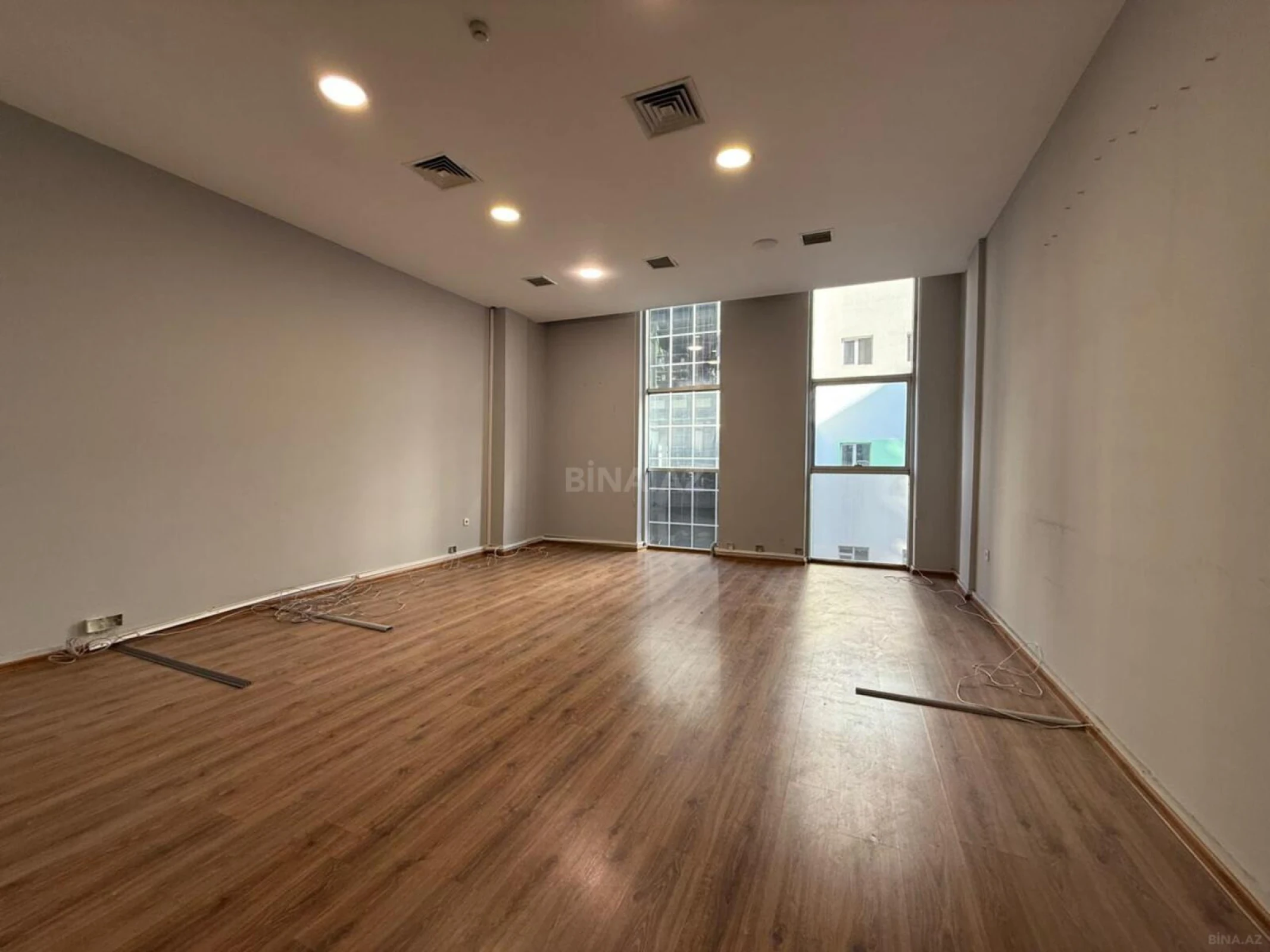 Kirayə verilir 11 otaqlı ofis 580 m²