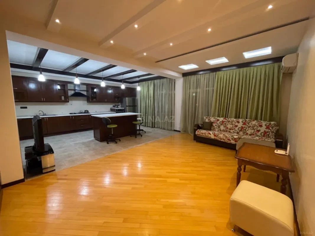 Satılır 3 otaqlı mənzil 140 m²