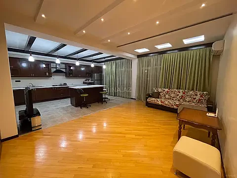 Satılır 3 otaqlı mənzil 140 m² — Bakı 3 otaq 140.00 m²