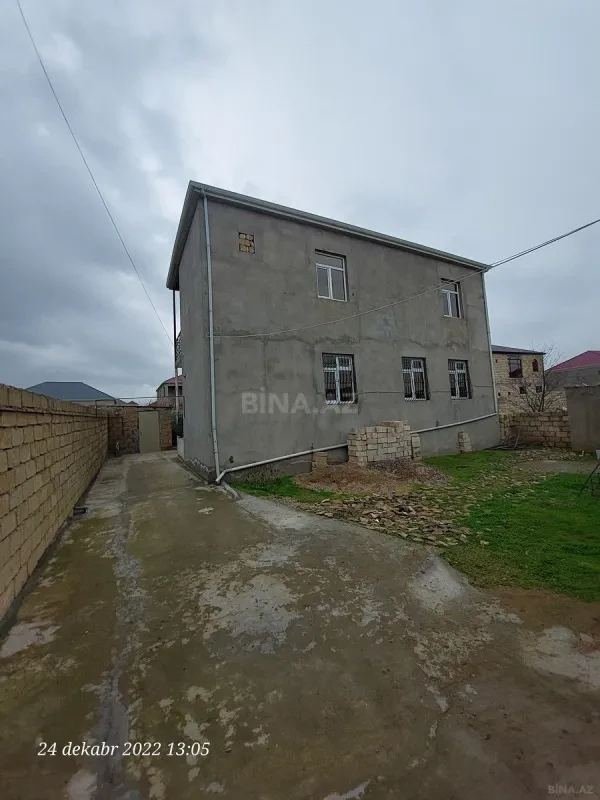Satılır 6 otaqlı həyət evi 220 m²