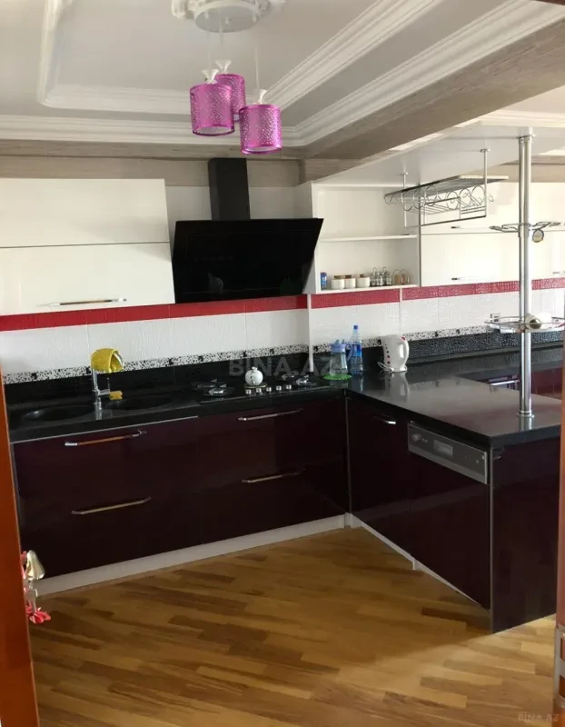 Kirayə verilir 3 otaqlı mənzil 155 m²