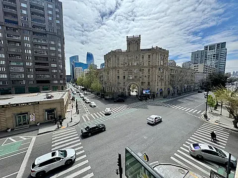Kirayə verilir 20 otaqlı ofis 860 m² — Bakı 20 otaq 860.00 m²