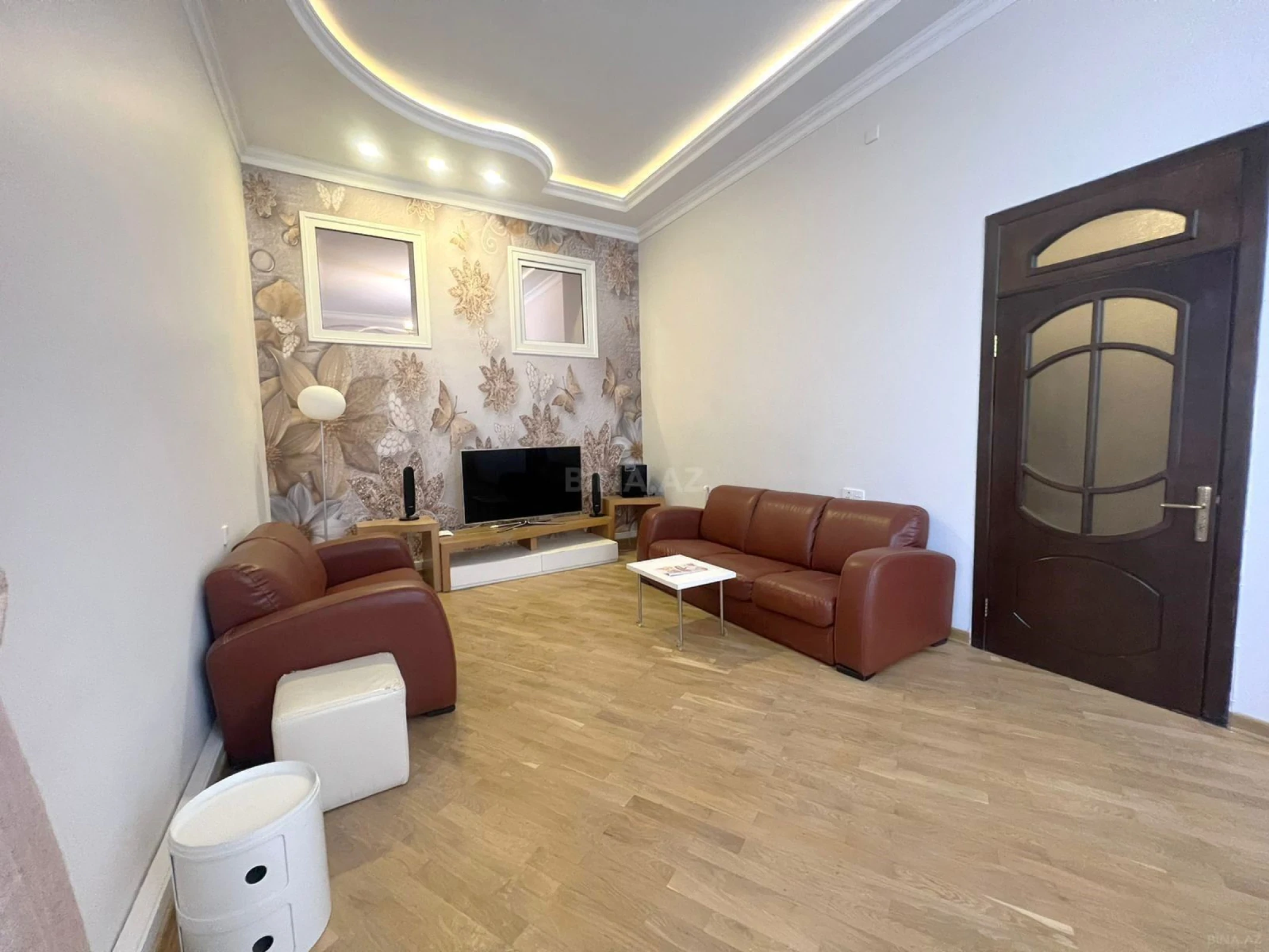 Kirayə verilir 4 otaqlı mənzil 150 m²
