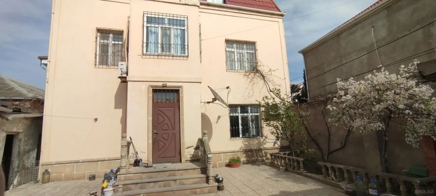 Satılır 5 otaqlı həyət evi 193.5 m²