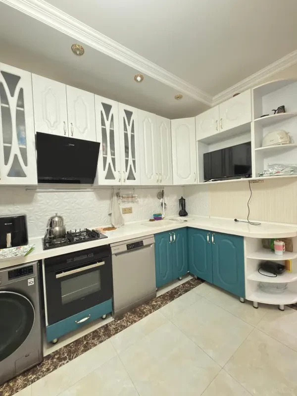 Satılır 4 otaqlı mənzil 156 m²