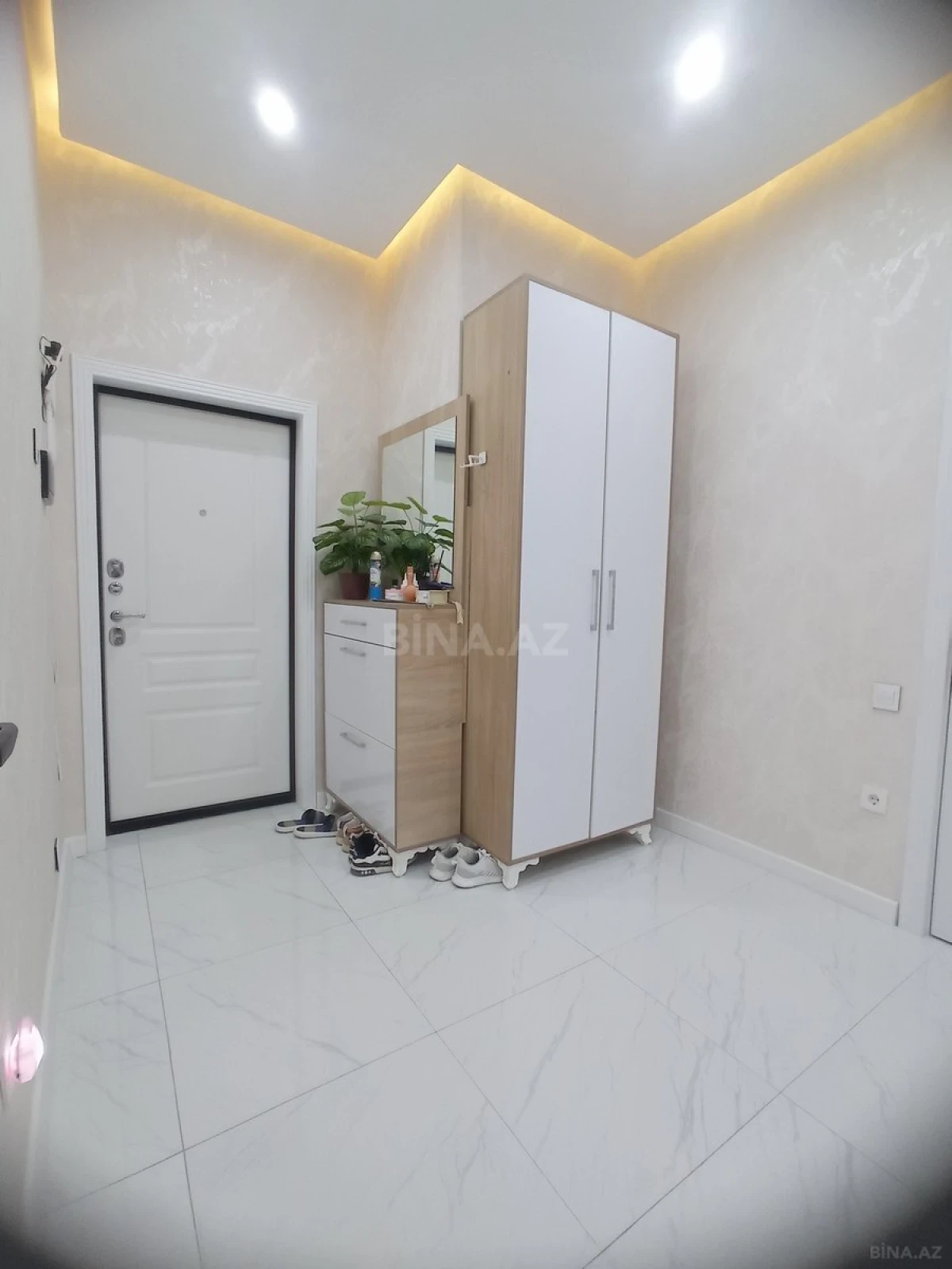 Satılır 4 otaqlı mənzil 108 m²