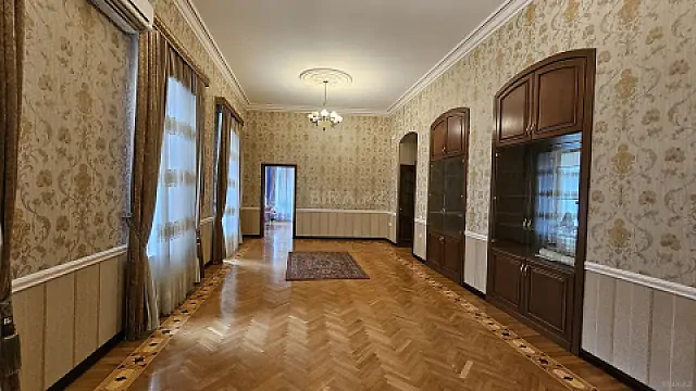 Satılır 5 otaqlı mənzil 180 m² — Bakı 5 otaq 180.00 m²