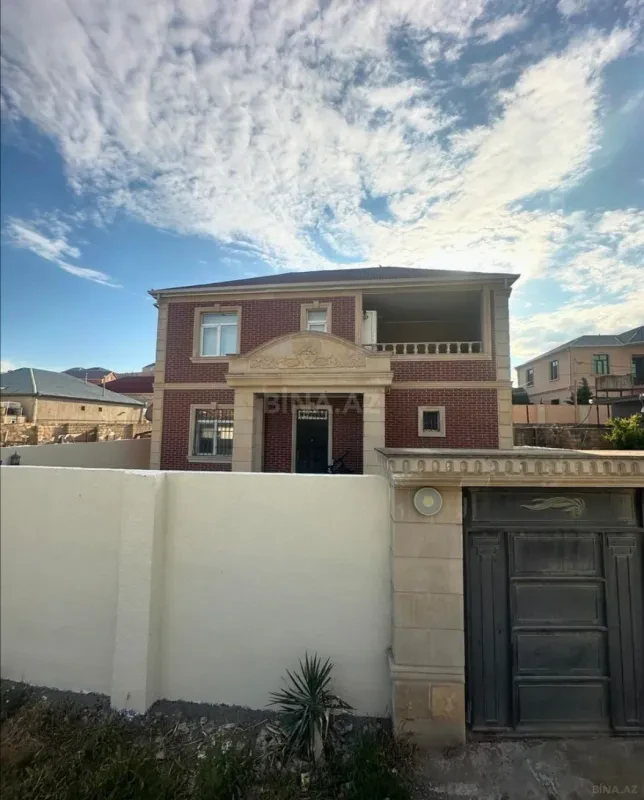 Satılır 4 otaqlı həyət evi 200 m²