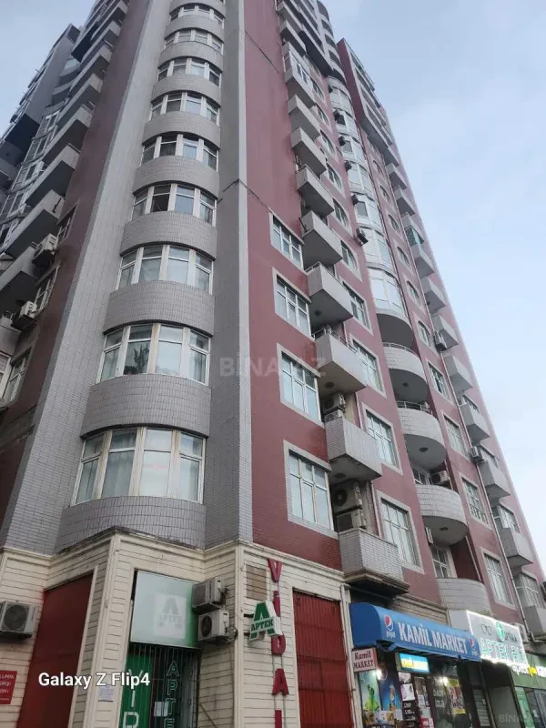 Satılır 3 otaqlı mənzil 130 m²