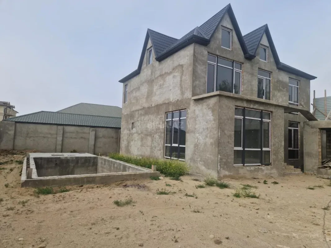Satılır 5 otaqlı həyət evi 280 m²