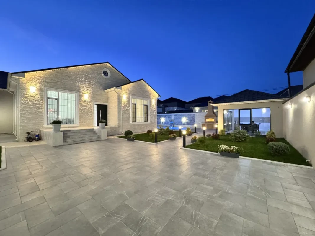 Satılır 5 otaqlı həyət evi 220 m²