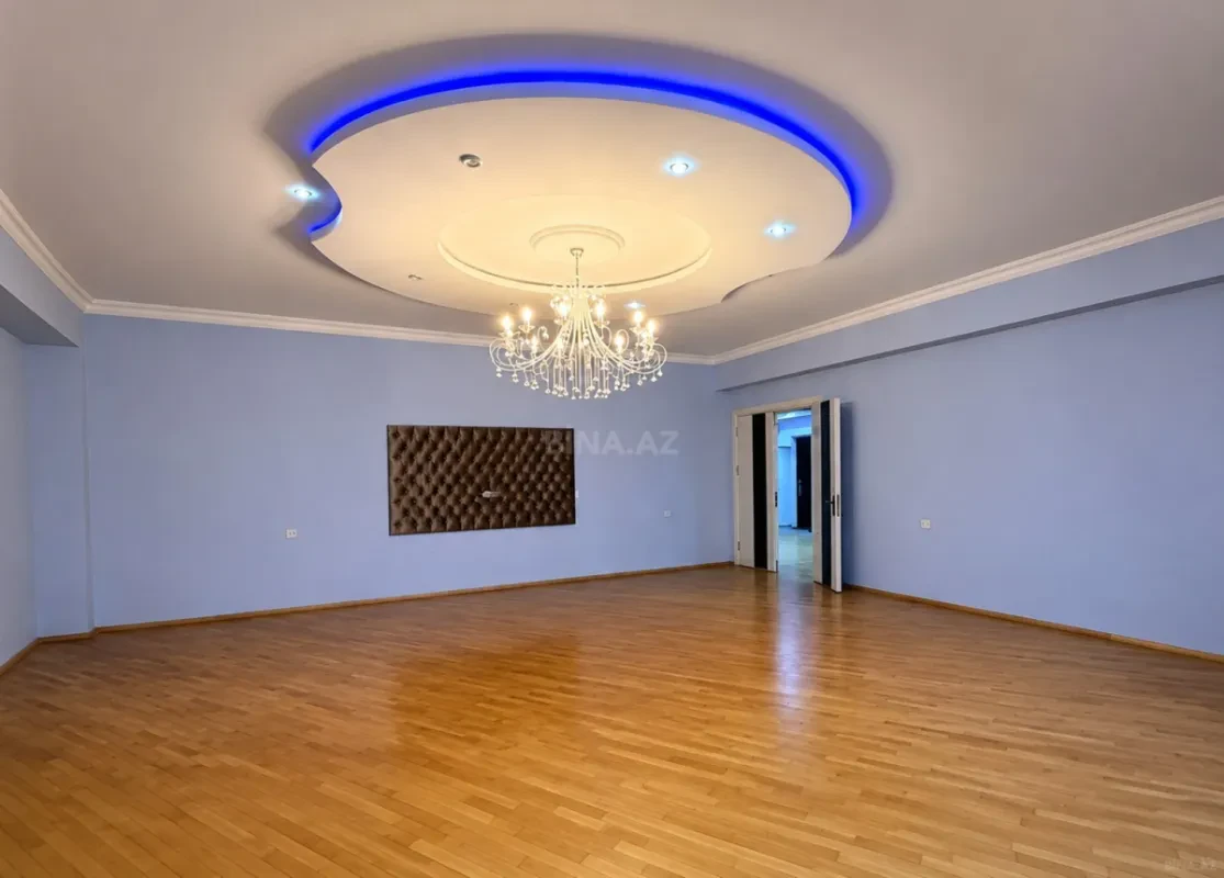 Satılır 5 otaqlı mənzil 205 m²