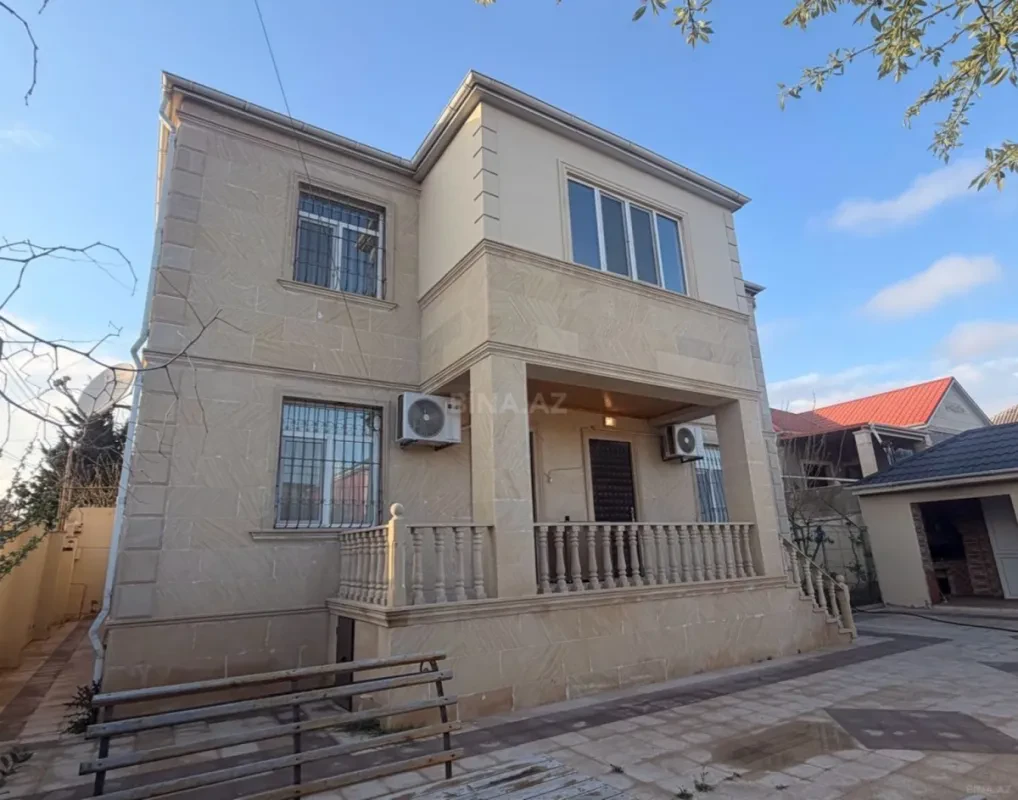 Satılır 10 otaqlı həyət evi 206 m²