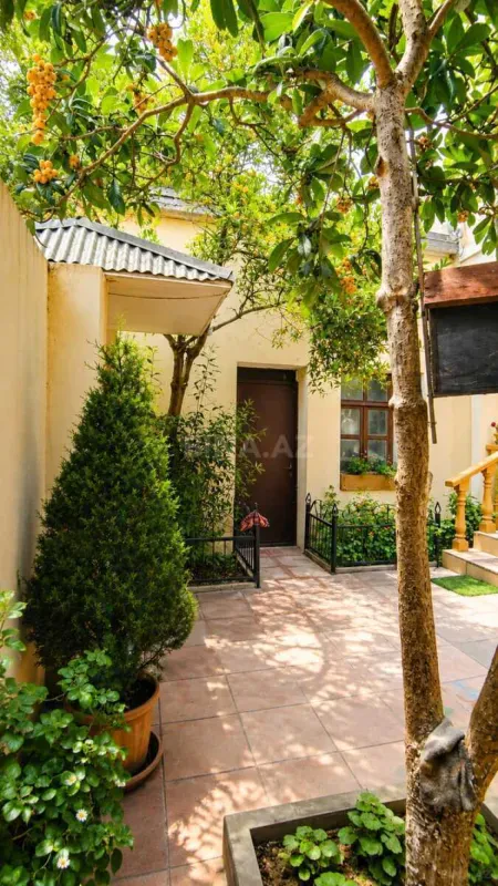 Satılır 7 otaqlı həyət evi 310 m²