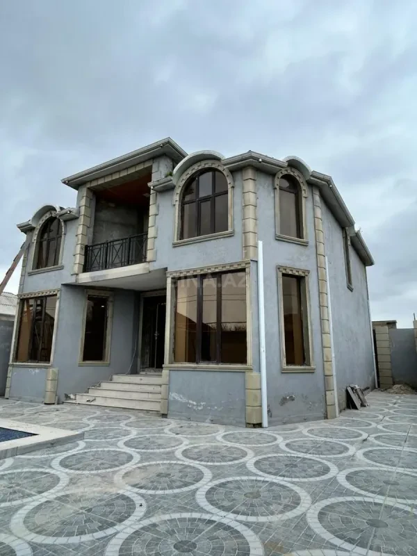 Satılır 6 otaqlı həyət evi 240 m²