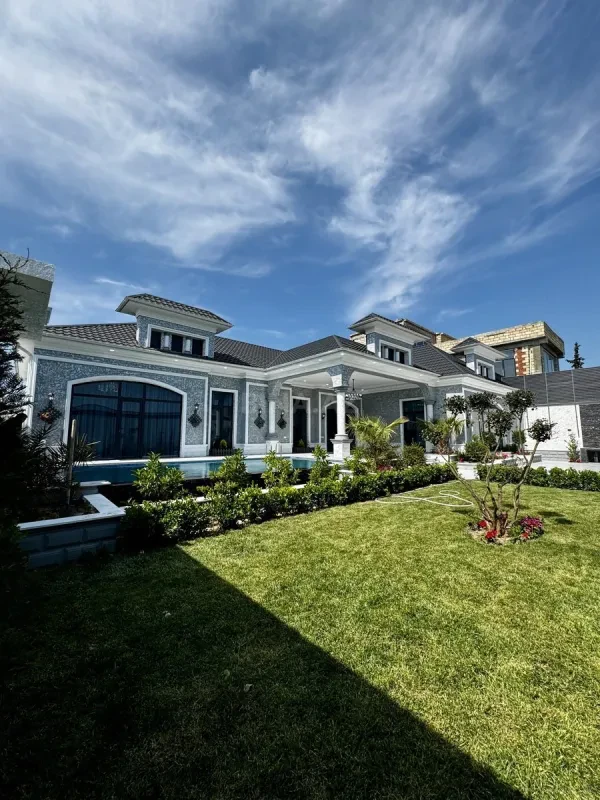 Satılır 5 otaqlı həyət evi 260 m²