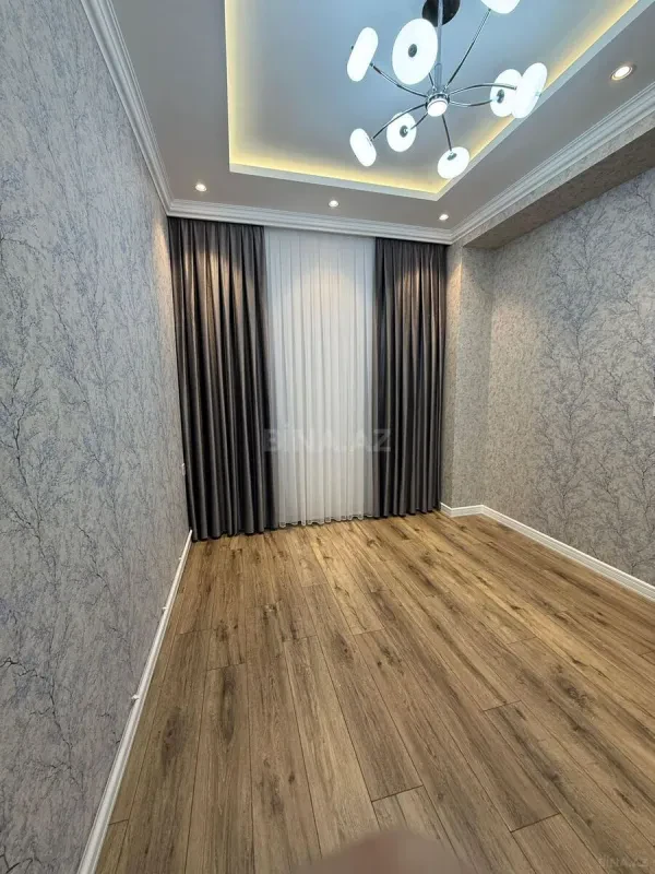 Satılır 4 otaqlı mənzil 190 m²